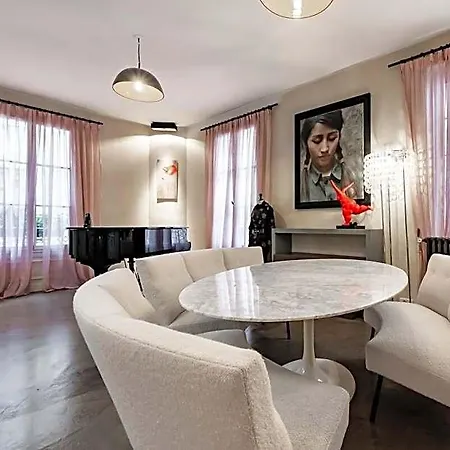 Luxury House Vip Service - Arc De Triomphe 3* Párizs